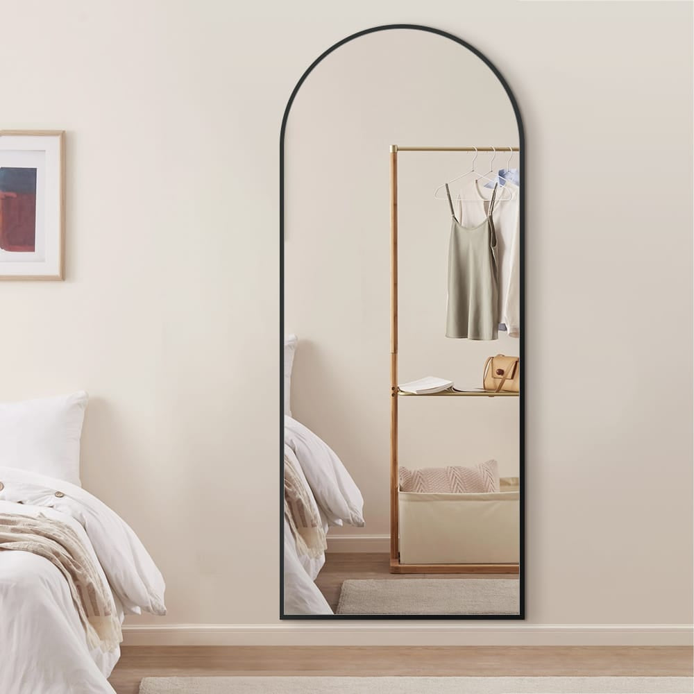 Minimalist vs Statement Mirrors: Which Style Suits Your Home?