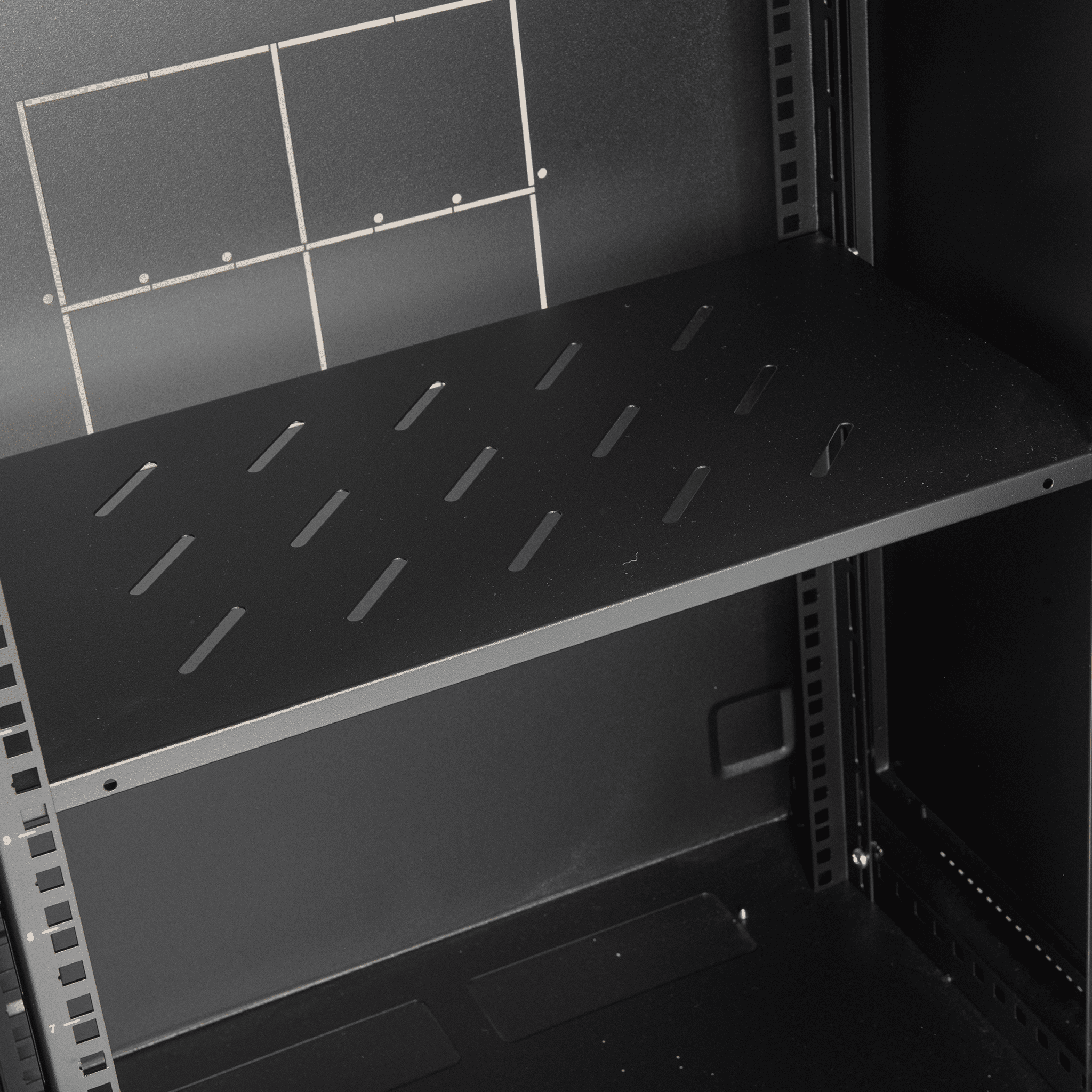 18RU Wall Mount Rack Cabinet 450D 900H 600W